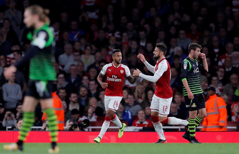 Gol Tunggal Walcott Loloskan Arsenal Gol Tunggal Walcott Loloskan Arsenal