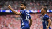 Setelah dapat SMS dari Antonio Conte bahwa ia tak lagi dibutuhkan, Diego Costa menolak kembali ke Chelsea dan tetap tinggal di Brasil pada musim panas 2017. Dengan pemberontakan itu, Costa berharap dilepas ke Atletico Madrid. Foto: Mike Hewitt/Getty Images