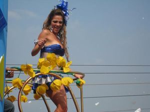 Foto: Lenggak-lenggok Wanita Cantik Kolombia