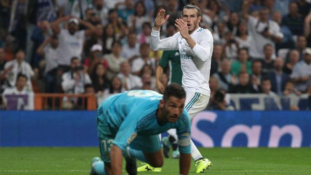 Gareth Bale gagal mengubah peluang emas menjadi gol ke gawang Real Betis.(