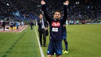 Pelatih Napoli Maurizio Sarri tidak bisa lebih gembira dengan kemenangan telak di markas Lazio 4-1. Dries Mertens dapat pujian usai mencetak gol sensasional. REUTERS/Ciro De Luca.