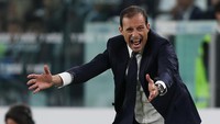 Akan tetapi, pelatih Massimiliano Allegri membela Higuain dan yakin penyerangnya itu akan segera menyumbangkan banyak gol. Foto: Gabriele Maltinti/Getty Images