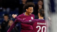 Lagi-lagi Sane mencatatkan namanya di papan skor. Dalam sebuah serangan balik cepat, Sane mencetak gol setelah tembakan melengkungnya tak bisa dijangkau Foster. REUTERS/Darren Staples.