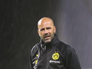 Peter Bosz Ukir Rekor Usai Dortmund Menang atas Hamburg