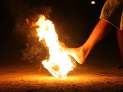 Peringati Tahun Baru Islam, Warga Purworejo Main Sepakbola Api