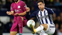 Di injury time, West Brom sebenarnya punya peluang emas untuk menyamakan kedudukan. Namun, Hal Robson-Kanu gagal memaksimalkan peluang yang dia peroleh. REUTERS/Darren Staples.