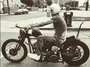 Machonya David Beckham Kendarai Motor Klasik