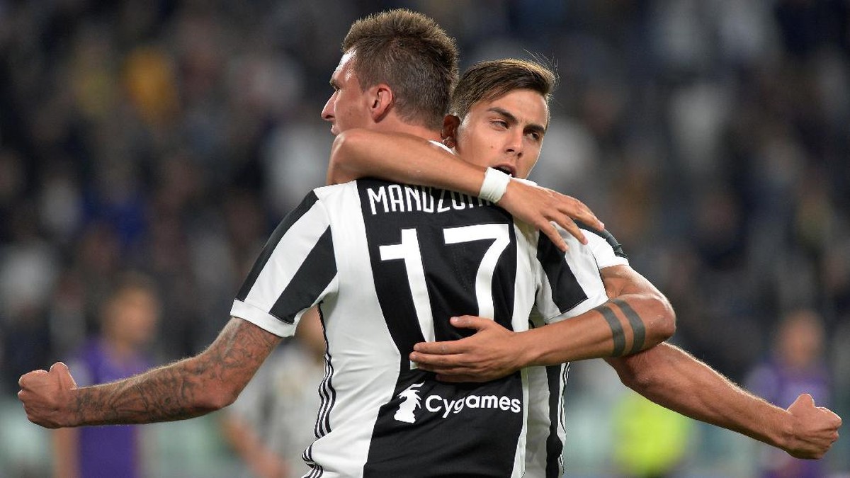 Mario Mandzukic mencetak gol tunggal Juventus ke gawang Fiorentina (Massimo Pinca/Reuters)