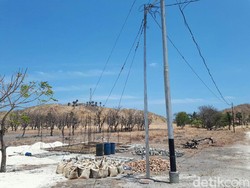 Perjuangan Listriki Pulau Liran, Seberangi Laut Hingga Daki Bukit