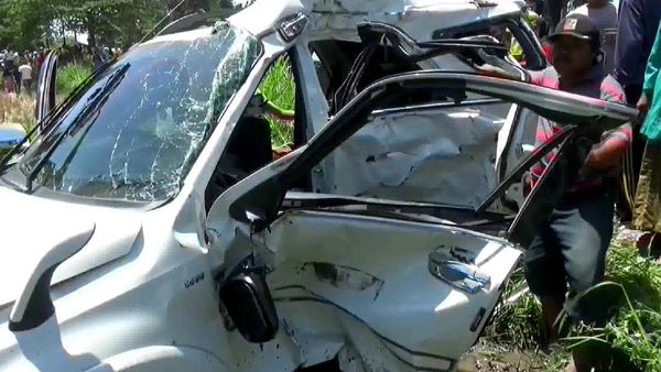 Kereta Sambar Mobil di Pasuruan 1 Orang Tewas