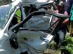 Kereta Sambar Mobil di Pasuruan 1 Orang Tewas