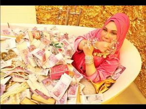 Sosialita Malaysia Mandi Tumpukan Uang di Bathtub, Vicky Shu Resmi Nikah