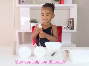 Viral, Aksi Menggemaskan Vlogger Cilik 2 Tahun Saat Review Foundation Rihanna