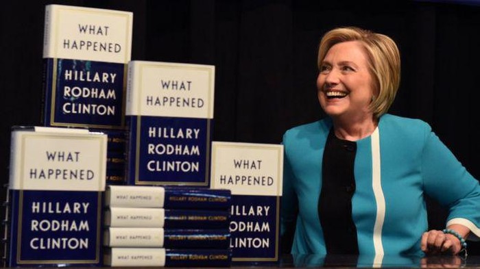 Muncul di Grammy Awards, Hillary Clinton Sindir Donald Trump Muncul di Grammy Awards, Hillary Clinton Sindir Donald Trump