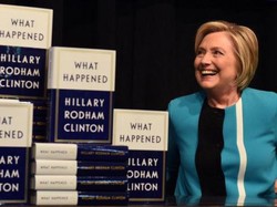 Muncul di Grammy Awards, Hillary Clinton Sindir Donald Trump 