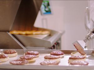Unik! Robot yang Bisa Bikin Burger