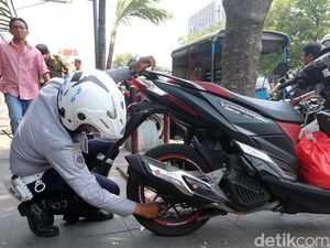 Parkir Liar, 4.536 Kendaraan di Jakpus Terjaring Operasi Cabut Pentil di 2021 Parkir Liar, 4.536 Kendaraan di Jakpus Terjaring Operasi Cabut Pentil di 2021