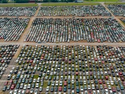 Kuburan Mobil Bekas Badai Harvey