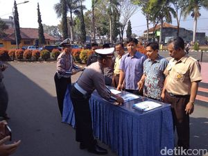 Polres Garut Pinjamkan Mesin Mobil Bekas Tabrakan ke SMK