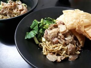 5 Tempat Ini Punya Mie Ayam Jamur yang Gurih Kenyal