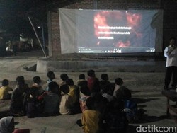 Pemutaran Film G30S/PKI dapat Sambutan Warga Lamongan
