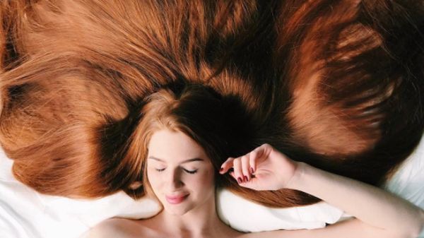 Berambut Merah Super Panjang, Si Cantik Ini Tenar di Instagram Berambut Merah Super Panjang, Si Cantik Ini Tenar di Instagram