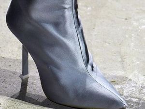 Foto: 10 Sepatu Unik dan Cantik dari London Fashion Week