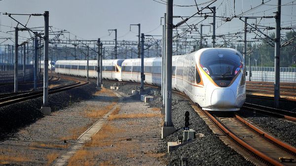 Foto: Wow! China Luncurkan Kereta Peluru Tercepat
