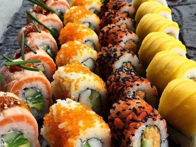 Oishii! Siang Ini Enaknya Makan Sushi Roll yang Gurih Pedas dan Mengenyangkan Ini