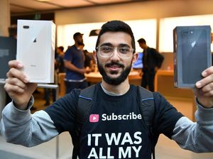 Cerita Pembeli Pertama yang Ogah Pakai iPhone 8 Cerita Pembeli Pertama yang Ogah Pakai iPhone 8