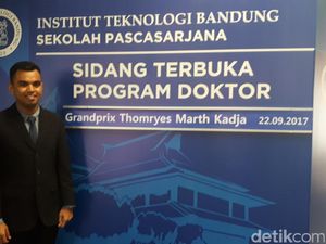 Grandprix Doktor Termuda Indonesia Raih Predikat Cum Laude