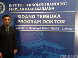 Grandprix Doktor Termuda Indonesia Raih Predikat Cum Laude