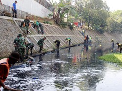 Wagub Jabar Dorong Polda Usut 31 Pabrik Buang Limbah ke Citarum