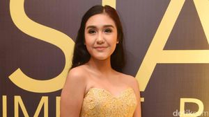 Senyum Manis Luna Shabrina