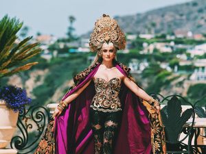 Seksi dan Megahnya Agnez MO Pakai Kebaya Anne Avantie di Video Klip Baru Seksi dan Megahnya Agnez MO Pakai Kebaya Anne Avantie di Video Klip Baru