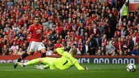 Henrikh Mkhitaryan terus menunjukkan kontibusi positif untuk Manchester United. Dia mencatatkan satu gol saat MU menaklukkan Everton 4-0 (Foto: Stu Forster/Getty Images)