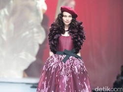 Ekspresi Kebebasan Desainer Eddy Betty di Koleksi Gaun Liberte