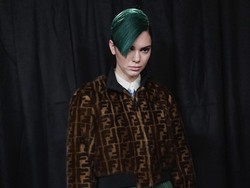 Kendall Jenner Berambut Pendek dan Berwarna Hijau, Yay Or Nay?