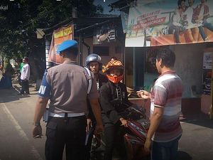 Polisi Tilang 150 Motor Konvoi saat Ziarah Suro
