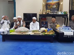 Hadiah Umrah dari Ustaz Arifin Ilham untuk Polantas di Bogor