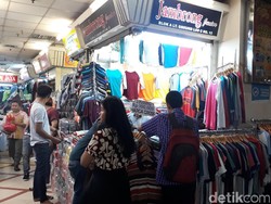 Diskon Hingga 50%, Jurus Pedagang Tanah Abang Akali Jualan Sepi