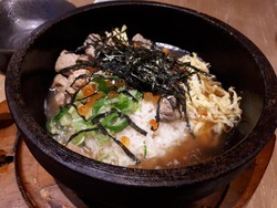 Hokkaido Izakaya: Gurihnya Soba Saus Wijen Hitam dan Nasi Topping Seafood Hokkaido