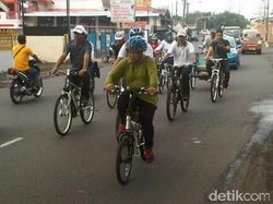 Wow, Setiap Jumat PNS Pemkot Surabaya Wajib Naik Sepeda Onthel