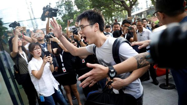 Mereka Rela Antre (Cukup) Panjang Demi iPhone 8