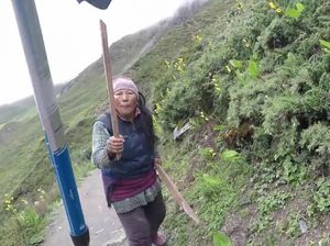 Ini Kisah Lain dari Ibu Penjual Warung yang Kejar Traveler