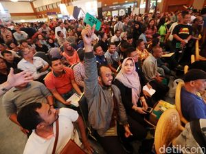 Meriahnya Lelang Mobil Koruptor