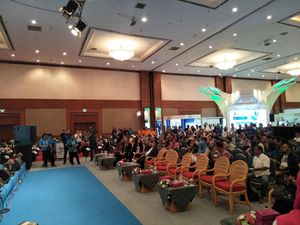 Peserta Lelang Mobil KPK Mulai Padati JCC Senayan