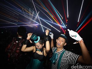 Alan Walker dan Martin Garrix Bius Ribuan Pengunjung Invasion