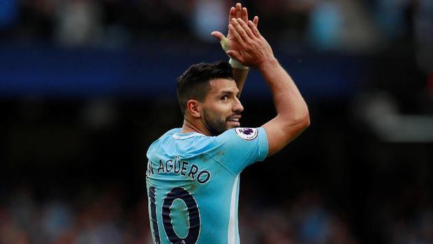 Sergio Aguero turut berperan menjaga posisi Manchester City di puncak klasemen pada awal musim 2017/2018.