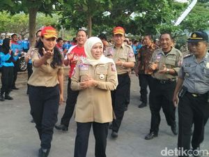 Mensos Pastikan Stok Logistik Korban Erupsi Gunung Agung Tercukupi